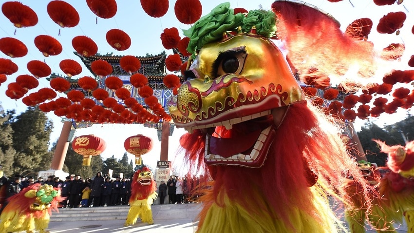 SBS Language | Lunar New Year: The legend behind the Chinese lion dance