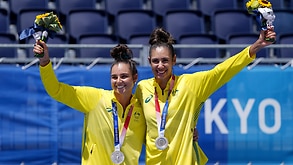 Mariafe Artacho del Solar (left)a nd Taliqua Clancy of Australia during the medal ceremony after being presented with the silver medal in the Women's Final Beach Volleyball 