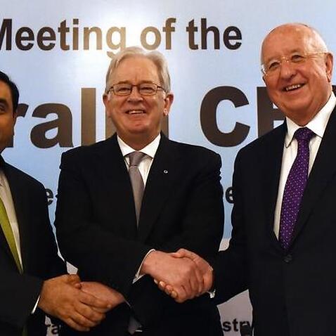 Gautam Adani (L), Australia's Trade and Investment Minister Andrew Robb (C) and Chief Executive Officer Rio Tinto Group Sam Walsh (R)