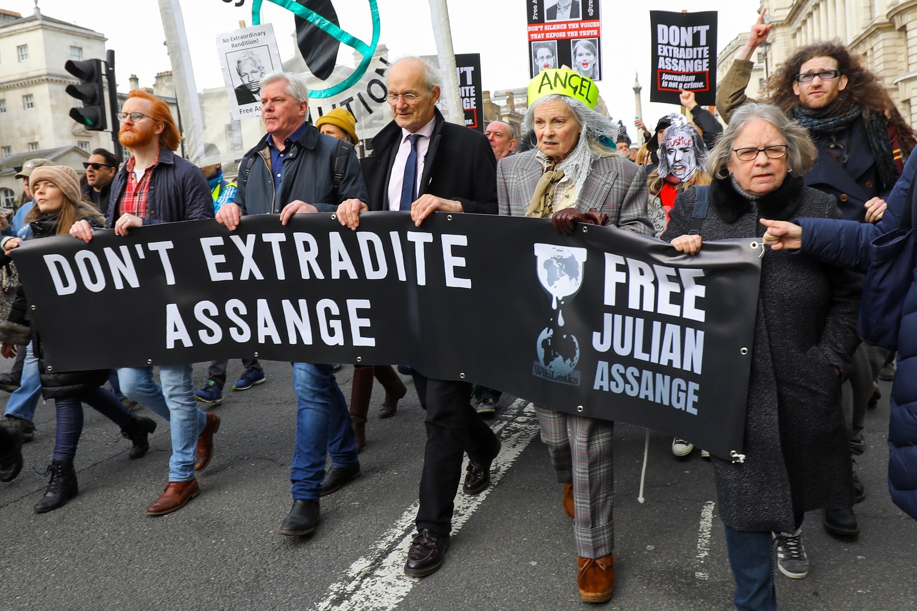 Londoners rally for Julian Assange ahead of extradition hearing
