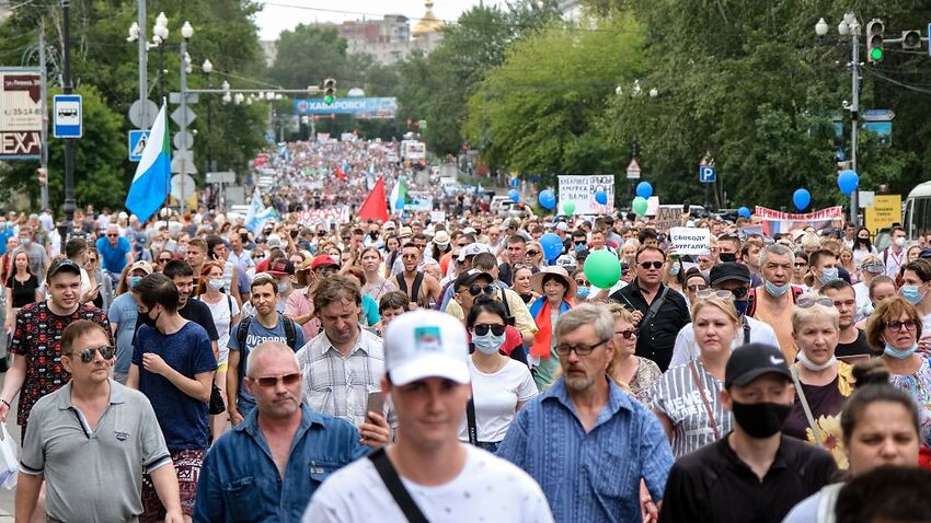 Thousands of anti-government protesters march in Russia's far east for ...