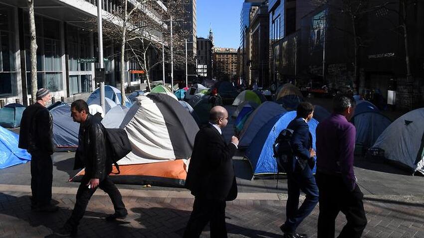 Sbs Language Homeless People At Sydney S Tent City Begin Packing Up