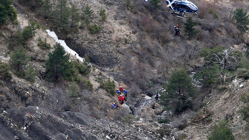 Remains airlifted from Alps crash site | SBS News