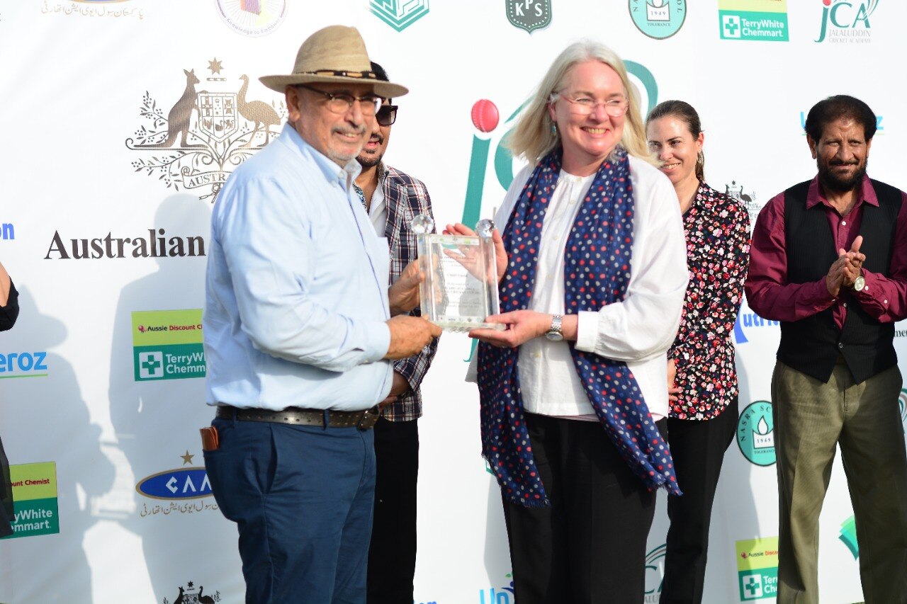 Jalal uddin receiving award from Australian Deputy High commissioner in Karachi 