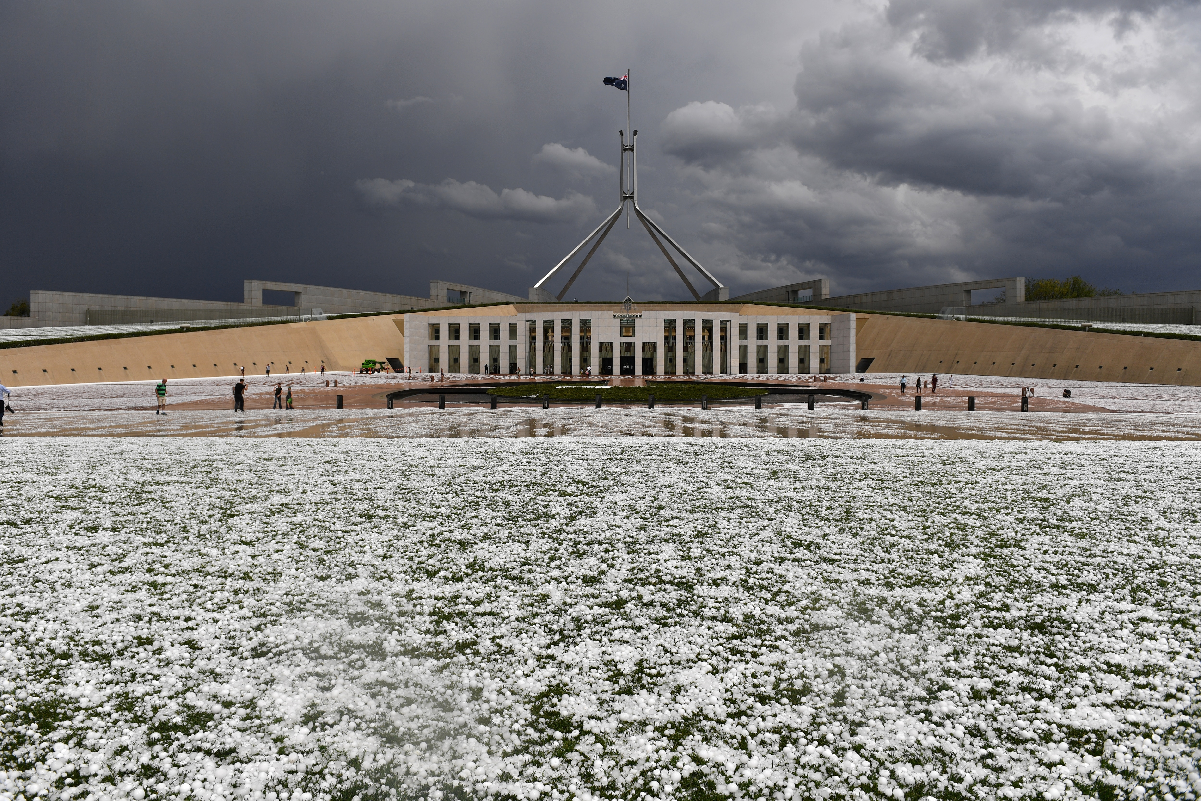 Unprecedented Canberra hailstorm 'destroys years of CSIRO ...
