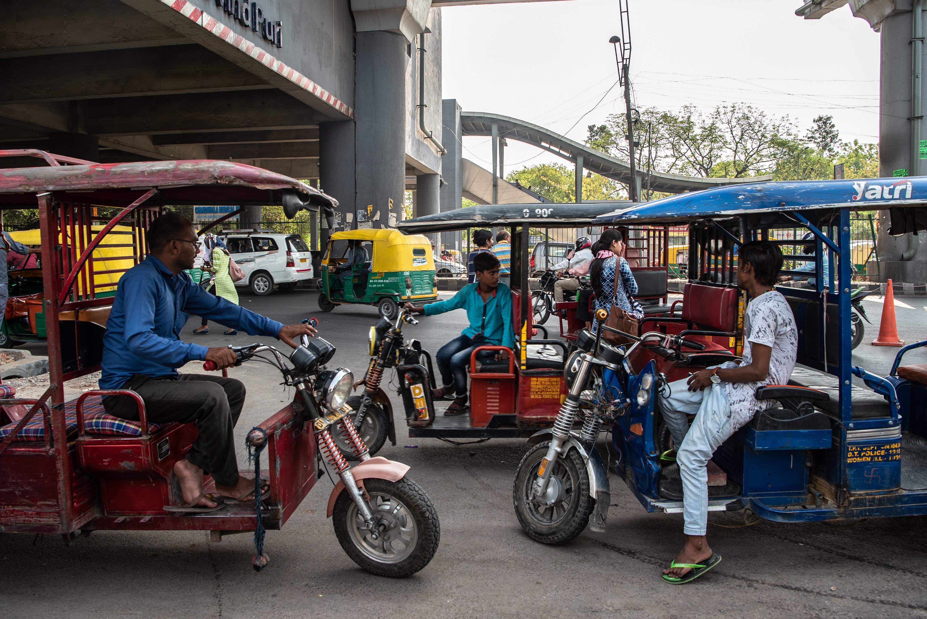 Electric rickshaw drivers wait for passengers outside a Delhi Metro station in New Delhi, India, June 20, 2019. (Saumya Khandelwal/The New York Times)