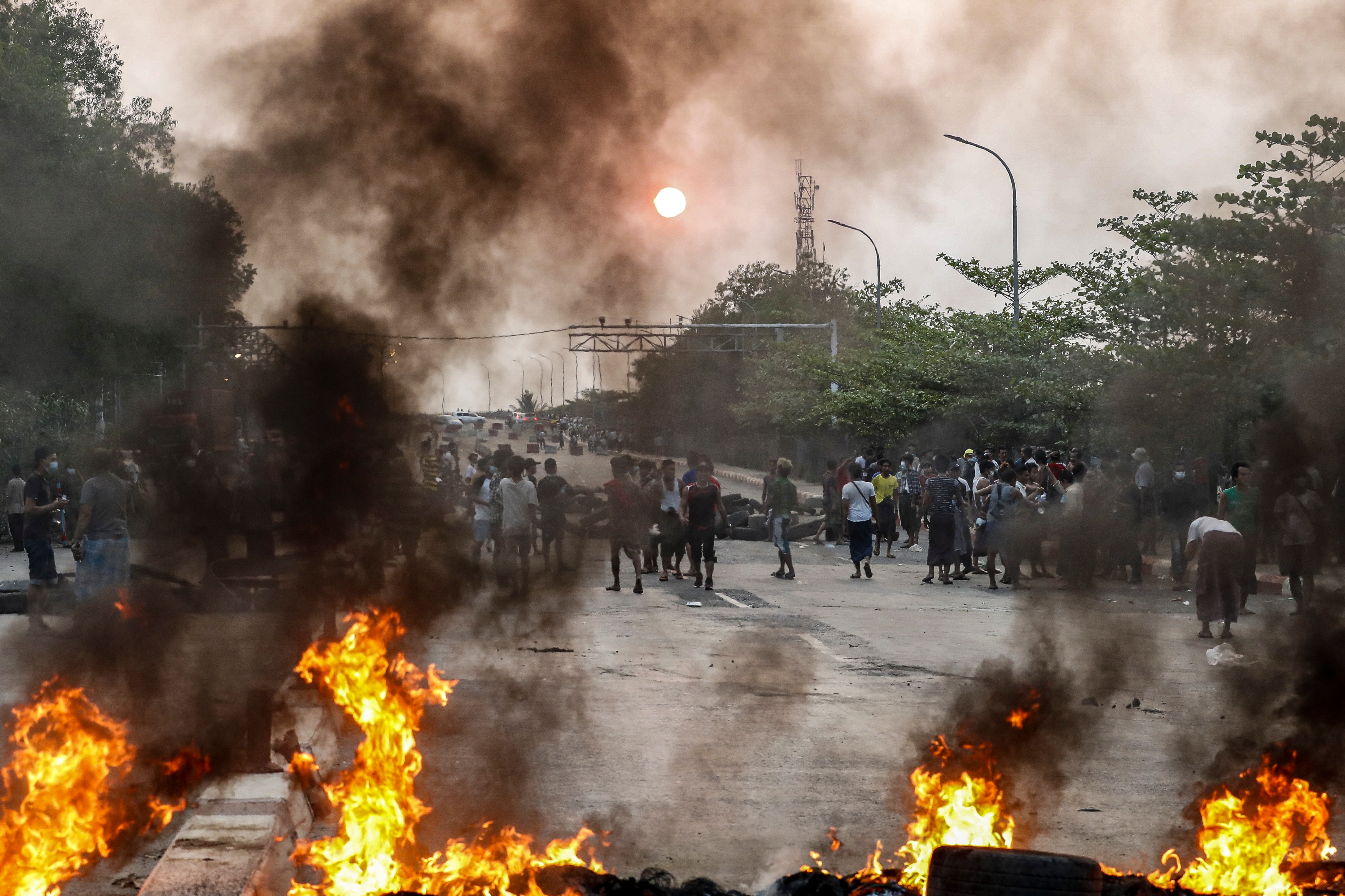 Protesters make new road block after police burn their makeshift blockade on 14 March.