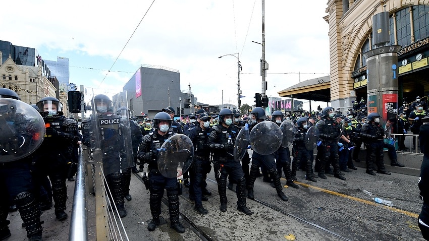 Image for read more article 'Police launch operation to quell anti-lockdown protests in Melbourne, Sydney'