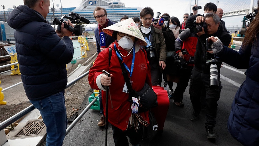 Image for read more article 'Virus-free passengers begin to disembark Diamond Princess cruise ship in Japan'