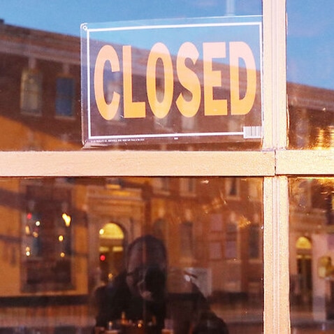 Closed restaurant sign