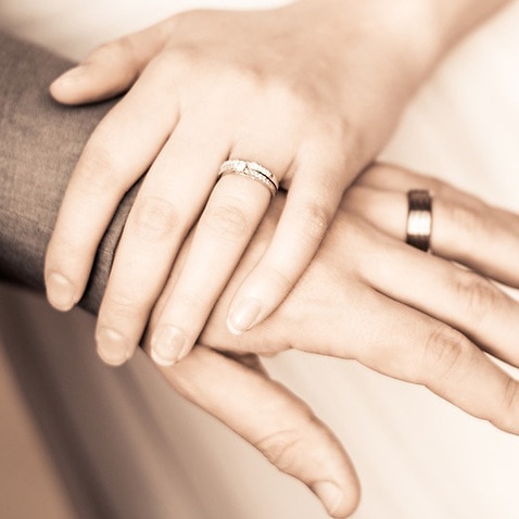 Image of a couple holding hands by Pixabay