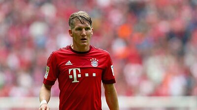 Schweinsteiger Hints At Bayern Stay