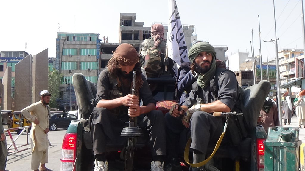 Taliban patrols Jalalabad city