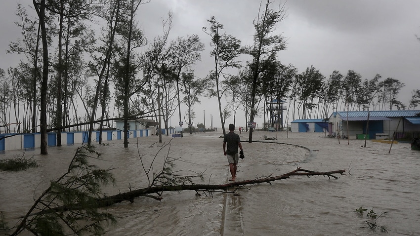 At least two people dead as a second cyclone in two weeks bears down on COVID-ravaged India - Vimarsana News
