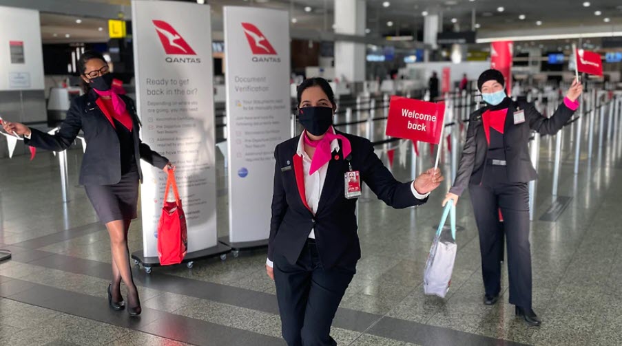 Qantas welcomes travellers back on board to its international passenger flights to Singapore as part of the new travel bubble.