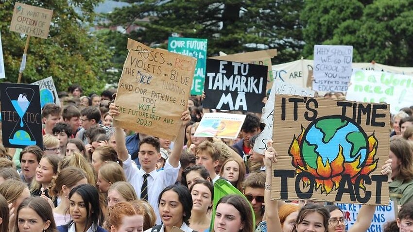 Image for read more article 'NZ govt promises climate action at strike'