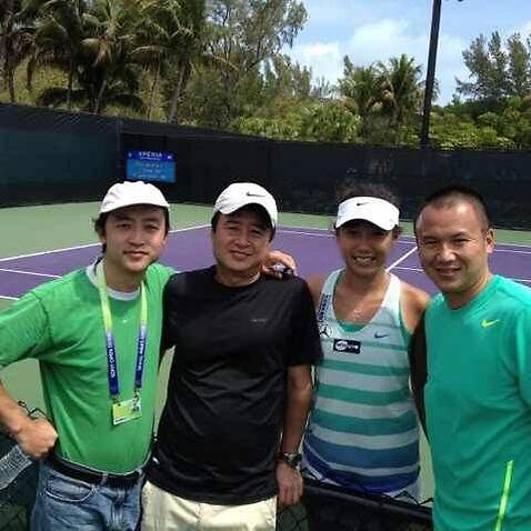 Ms Zhang Shuai play tennis with Mr Duan