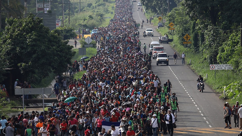 SBS Language | Migrant In Caravan Marching Towards The USA