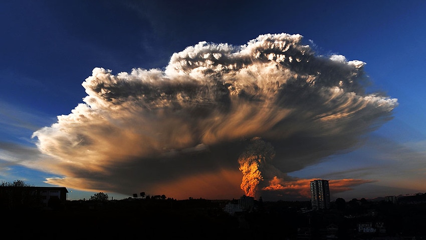 Chile volcano ash cloud reaches Brazil, flights cancelled | SBS News