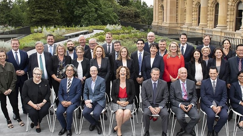 victorian-parliament-returns-to-swear-in-mps-sbs-news